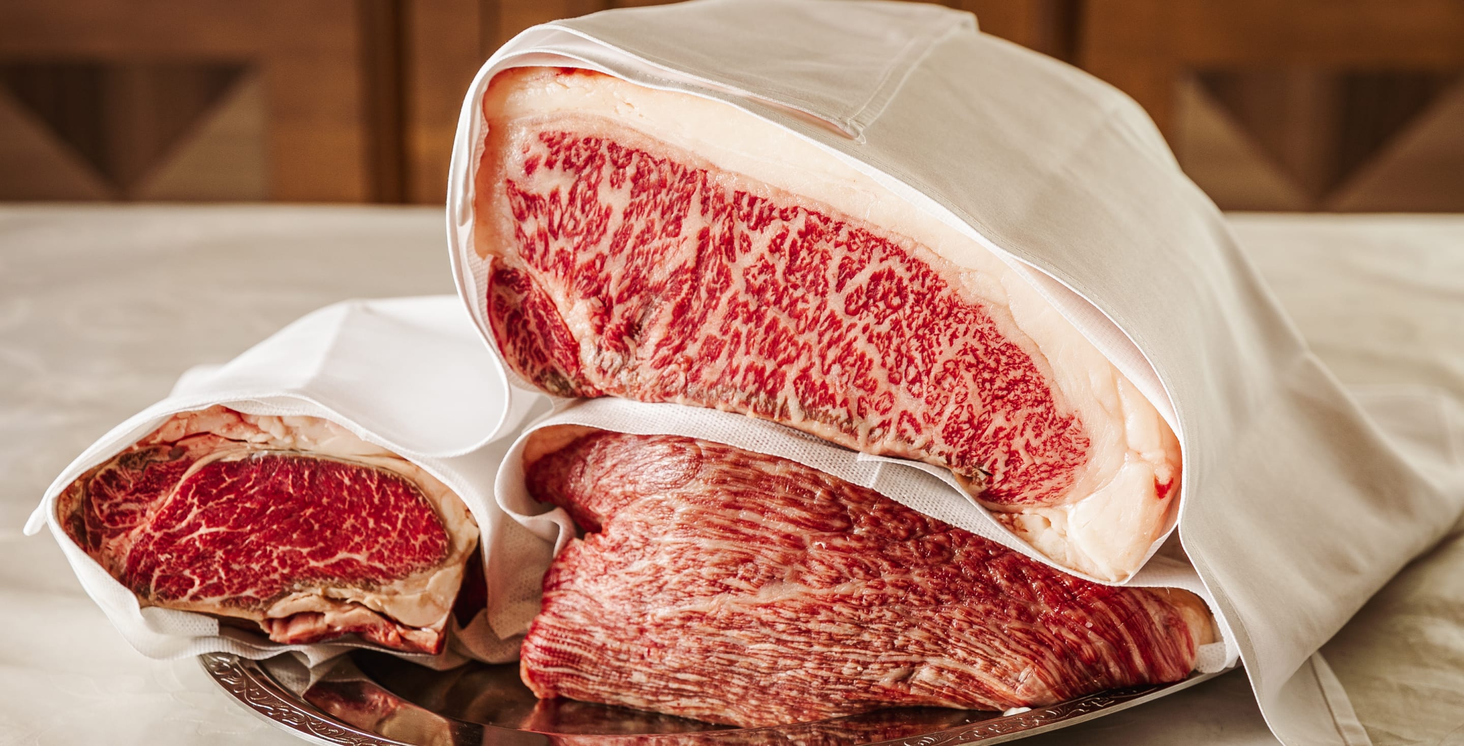上質な肉の断面の画像